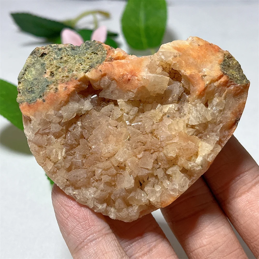 

Natural Crystal Mineral Ore Cluster Heart Carving Feng Shui Energy Mineral Meditation Healing Gem Home Decoration