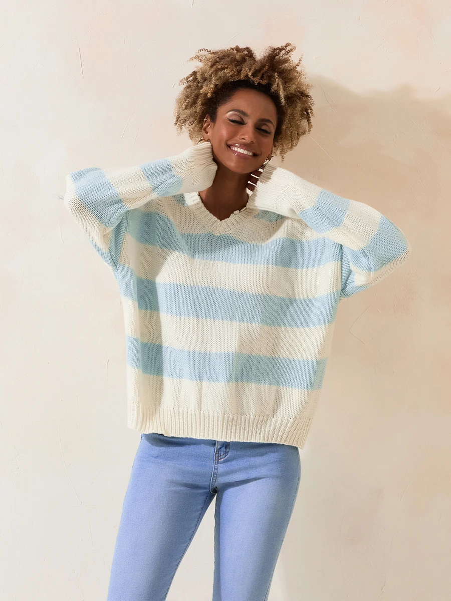 Women s Cozy Cable Knit Pullover Sweater with Drop Shoulder and V-Neckline Long Sleeve Loose Fit Striped Jumper for Fall