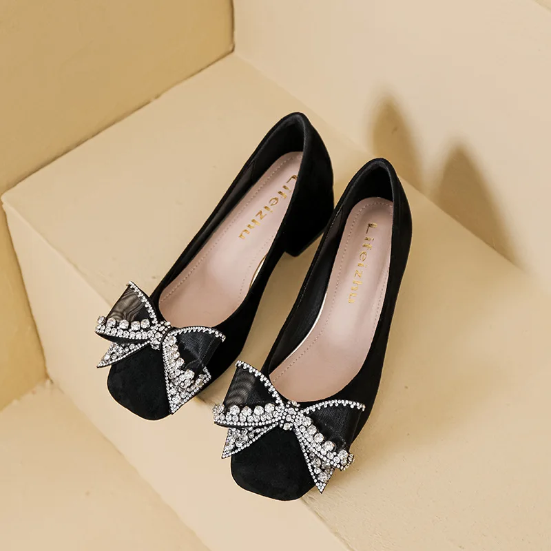 

Big Size 35-42 43 Women Pumps Med Heel Square Toe Point Toe Lace Diamond Bow Pumps Office Lady Leahter Shoes Soft Soles Slip On