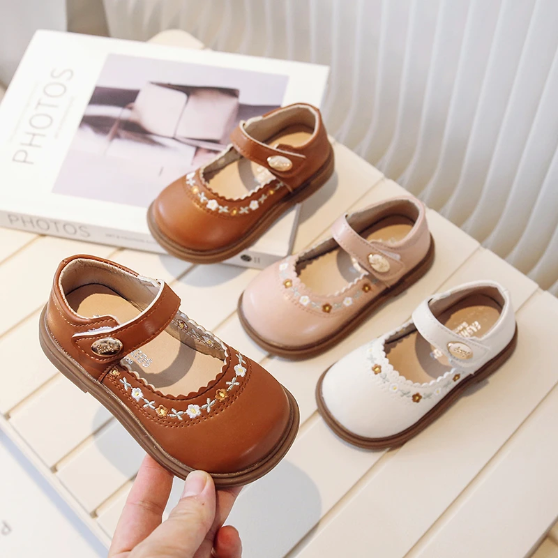 

2026 Spring Autumn Little Girls Leather Shoes Sweet Embroidered Children's Flat Shoes Wedding Party Fashion Kids Princess Shoes