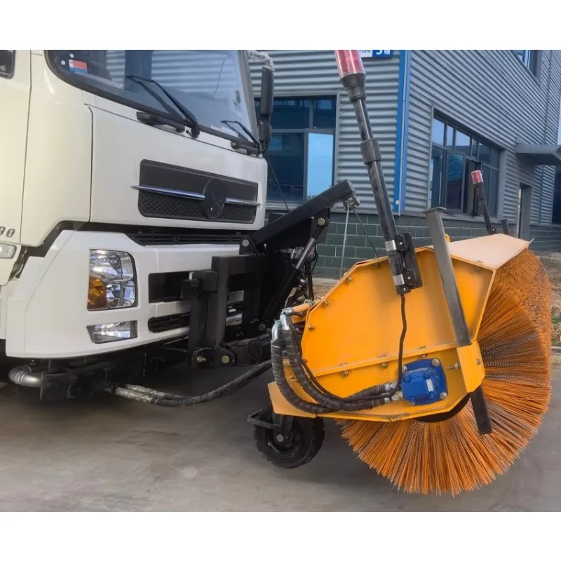 Multi-functional Road Sweeping Truck, Equipped with Snowplow and Snow Brush.