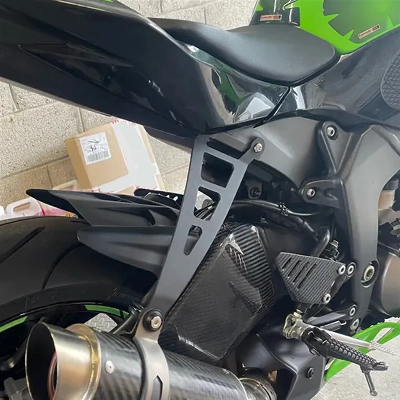 Motorcycle Exhaust Hanger Bracket For KAWASAKI ZX6R NINJA ZX6R ZX-6R ZX636 / KTR Muffler Exhaust Hanger Holder