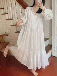 Women's Lace V-neck Loose Nightgown