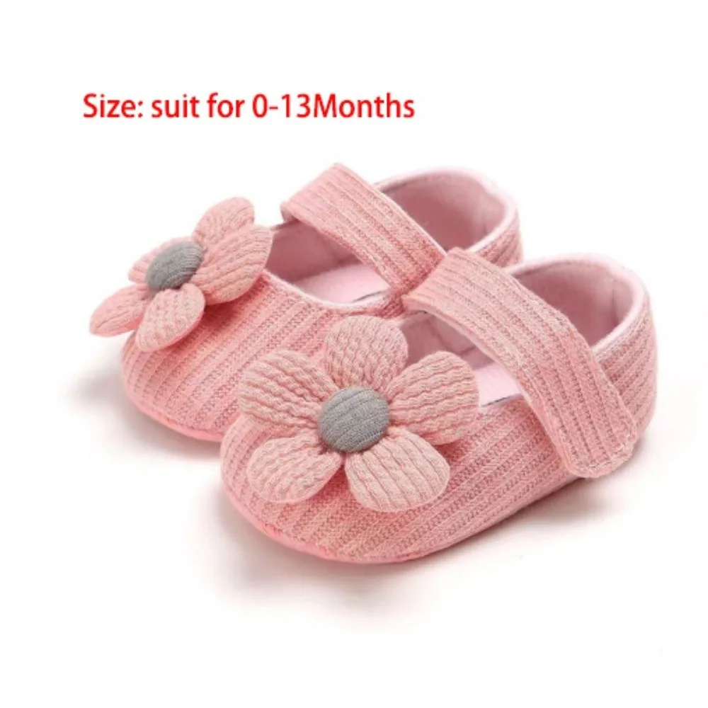 新しい耐久性のあるファッショナブルな滑り止めベビーコットンシューズ、柔らかい花柄の高品質プリンセスシューズ、蝶結び付き幼児用プレウォーカー