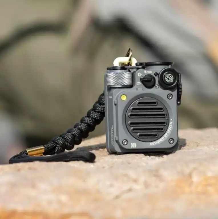 MUZEN Wild MIni سماعة لاسلكية تعمل بالبلوتوث المتكلم الحضرية رمادي راديو FM التخييم في الهواء الطلق المحمولة AI الذكية مكبر صوت معدني مصباح يدوي MW-PVX