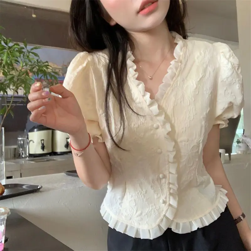 

Женская рубашка во французском стиле с v-образным вырезом и рюшами, лето 2025, новый бежевый топ Dobby с цветочным принтом, женская одежда, жаккардовые тонкие топы, рубашки