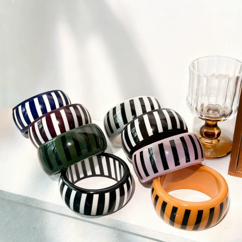HUANZHI New Striped Geometric Round Wide Chunky Cuff Bracelet Fashionable Massive Bangle Large Jewelry for Women