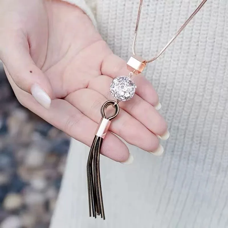 2024 New Hollow Rose Flower Long Necklace Sweater Chain Metal Crystal with Tassel Pendant Necklaces Vintage Women Gifts