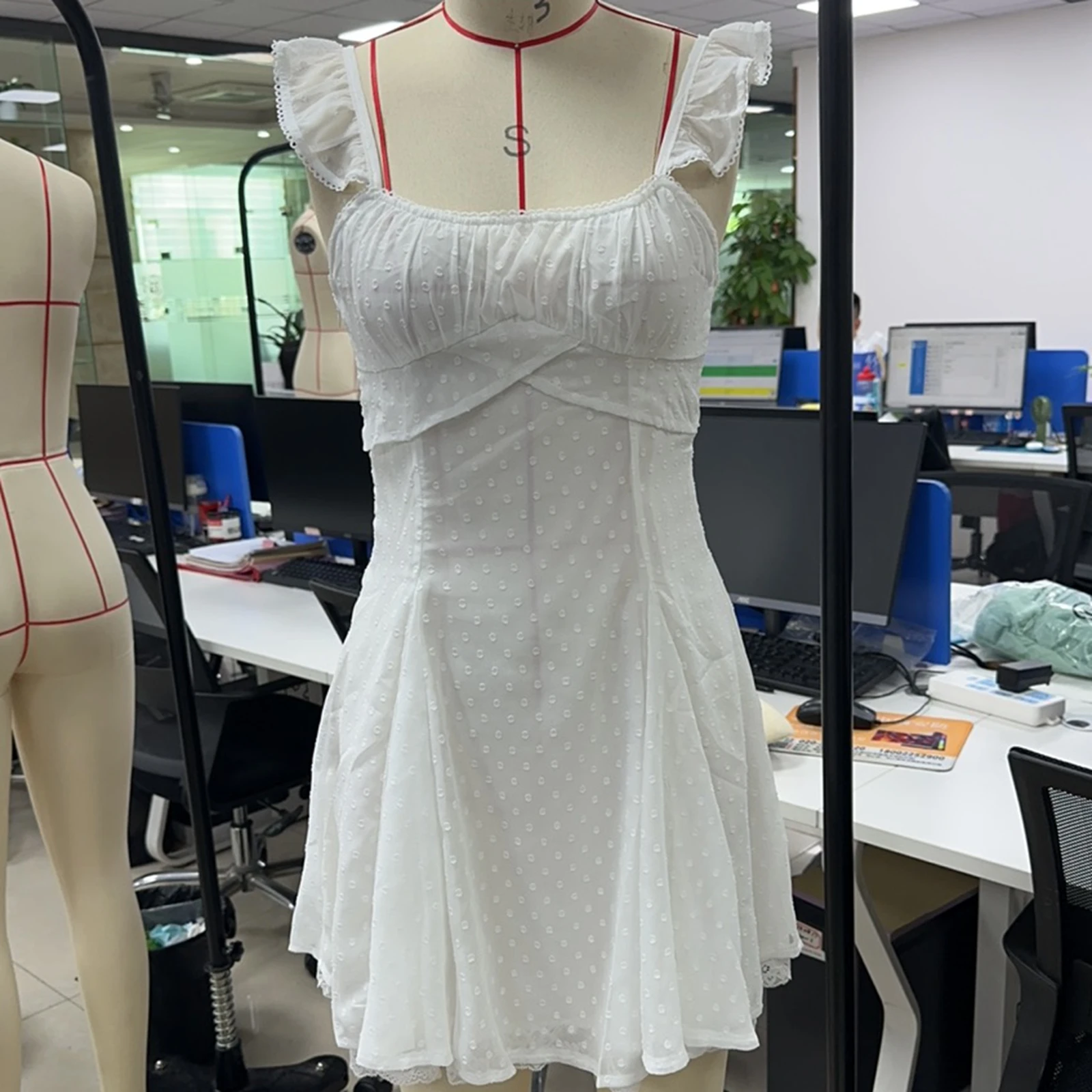 Mini abito da donna con motivo a pois, manica svolazzante, aperto sul retro, abito Aline per vacanze al mare, feste estive, streetwear all'aperto