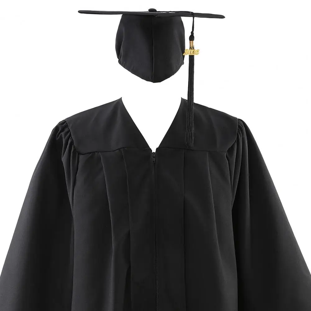 Soft Graduation Uniform Material Matte Polyester Graduation Robe Unisex Matte Graduation Cap Gown Set with 2026 Tassel Charm