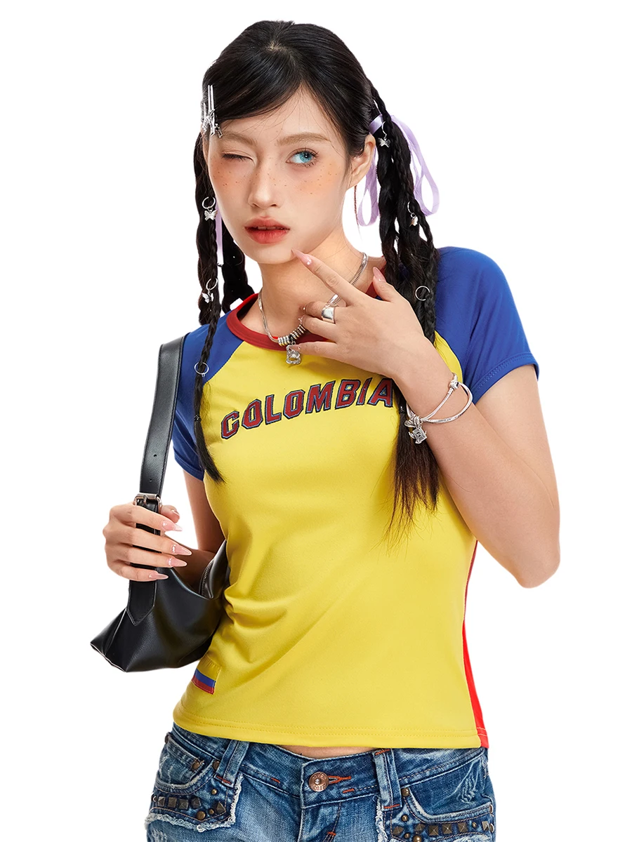 Camiseta feminina de manga curta com gola redonda, letras estampadas, tops de cores contrastantes, streetwear verão