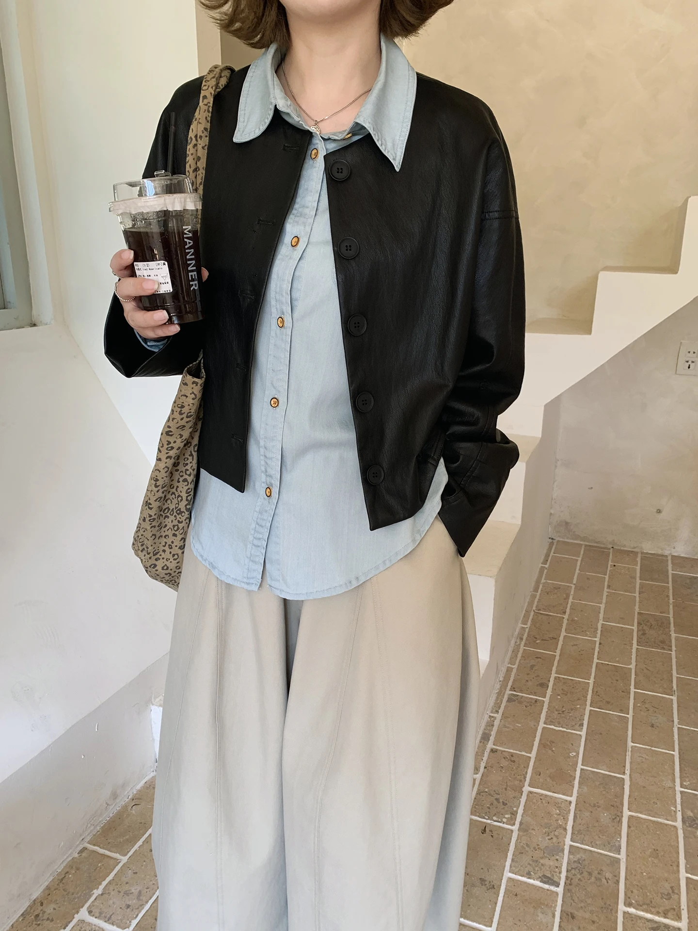 ELINSU Luxury Retro Leather Jaet Women's Loose Casual ort Coat Spring Autumn New Sle round Ne Button Closure Pure Color