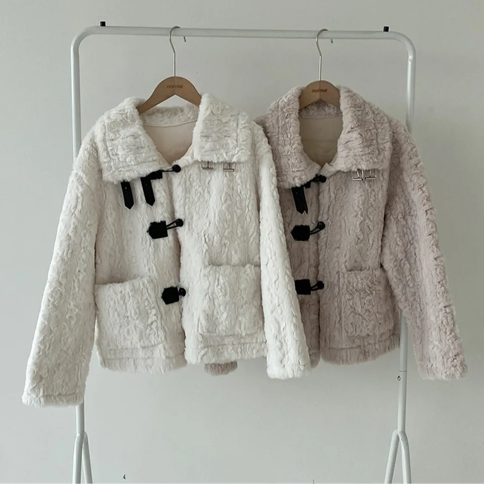 معطف نسائي أنيق ودافئ من فرو الخروف لفصلي الخريف والشتاء، بياقة عالية وألوان متباينة، تصميم عصري للتنقل اليومي بأكمام طويلة و... #3