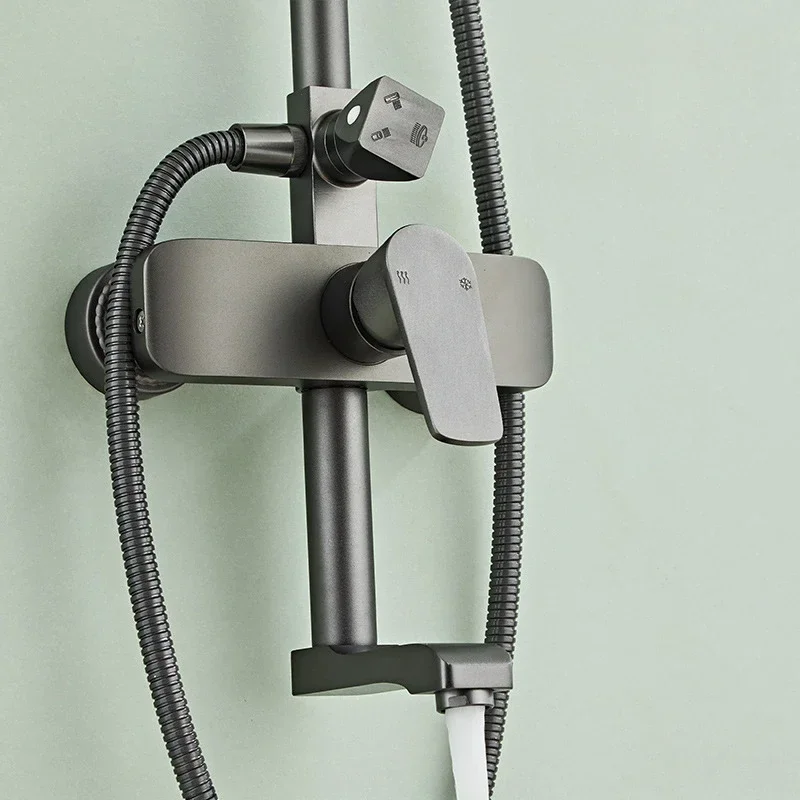 Set doccia da bagno grigio Rubinetti girevoli a parete a tre funzioni in alluminio spaziale Sistema doccia pressurizzato a pioggia