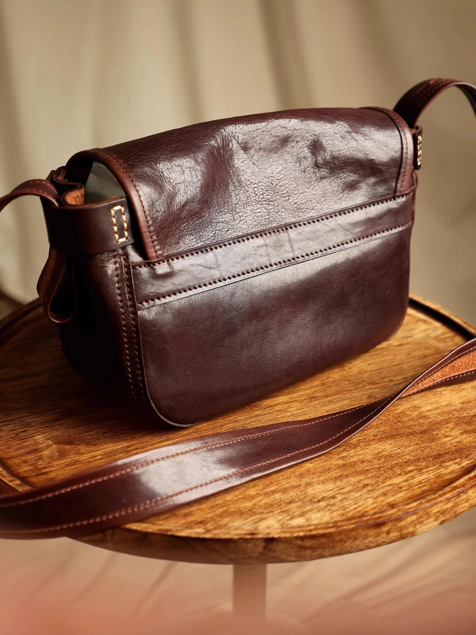 Vintage designer handmade genuine leather men's women's shoulder bag casual daily luxury vegetable tanned cowhide crossbody bag