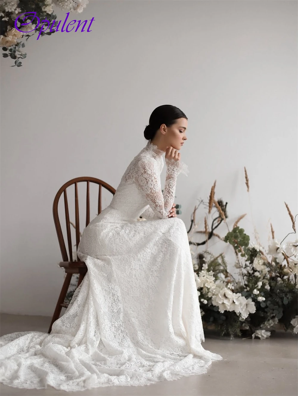 فستان زفاف أنيق من الدانتيل الأبيض مخصص كلاسيكي برقبة دائرية وأكمام طويلة فستان زفاف رسمي على شكل حرف a ذيل محكمة فيستدو دي نوفيا