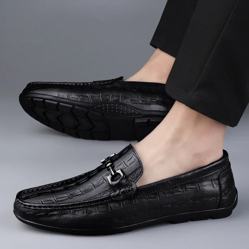 Mocassins básicos de couro liso masculino, sapato de escorregar, sapato leve casual, masculino, outono, 2023