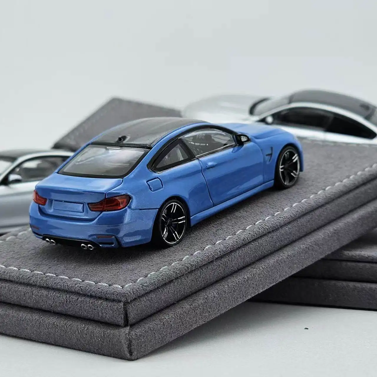 DM 1:64 Alloy Model! 1st Gen F82 New Four-Color Desktop Ornament Collectible Pre-sale view 4