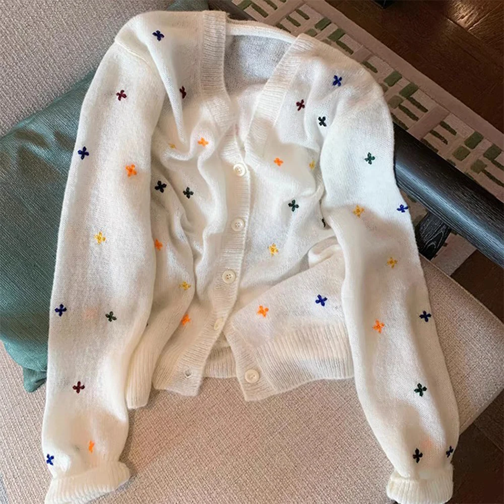 

Women's White V-Neck Y2k Cardigan Sweater Korean Style Long Sleeves Embroidery Cashmere Sweater Vintage Knitwear 2000s Clothes