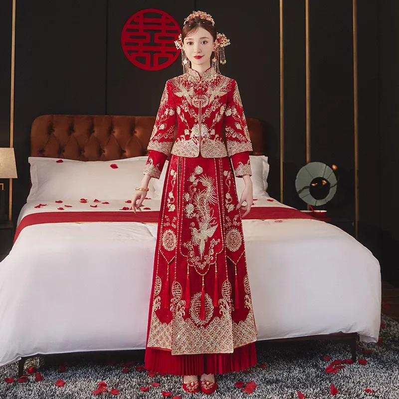 

New Chinese-style couple figure-hugging dragon and phoenix gowns