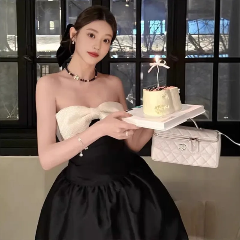 

A light luxury niche and elegant white sweet strapless dress for coming-of-age birthday