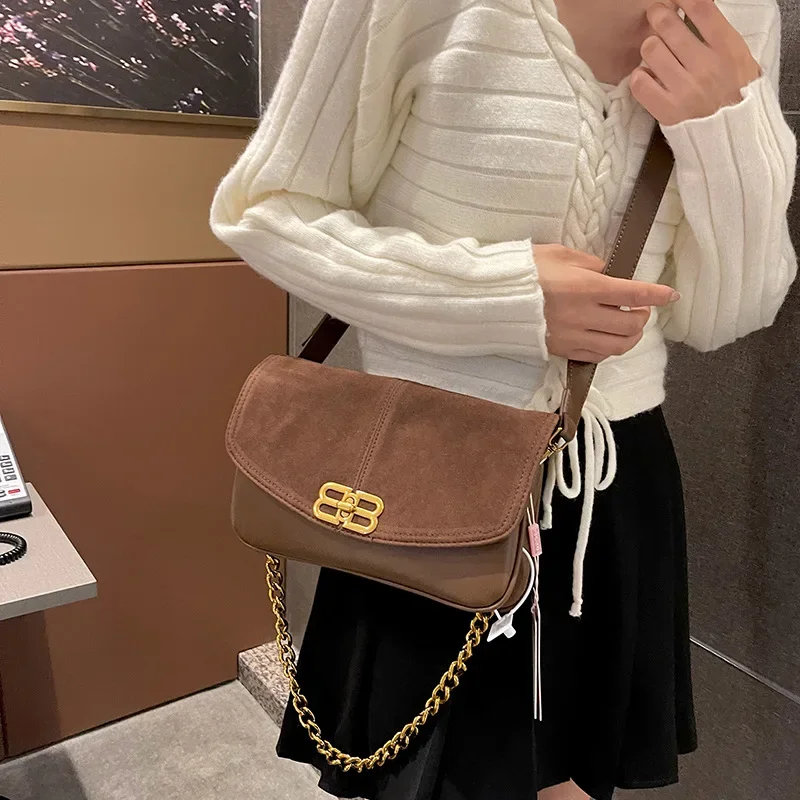 

2025 г. Горячий продавать! Женская сумка-тоут ранней осени в стиле ретро — цепочка большой емкости с текстурированными плечами для поездок на работу