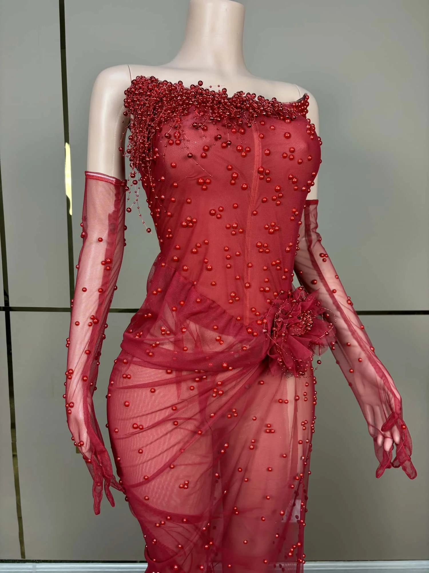 Robe de soirée en maille transparente, sans bretelles, rouge, perles, haut de gamme, Sexy, slim, avec gants, robe de fête d'anniversaire élégante pour femmes