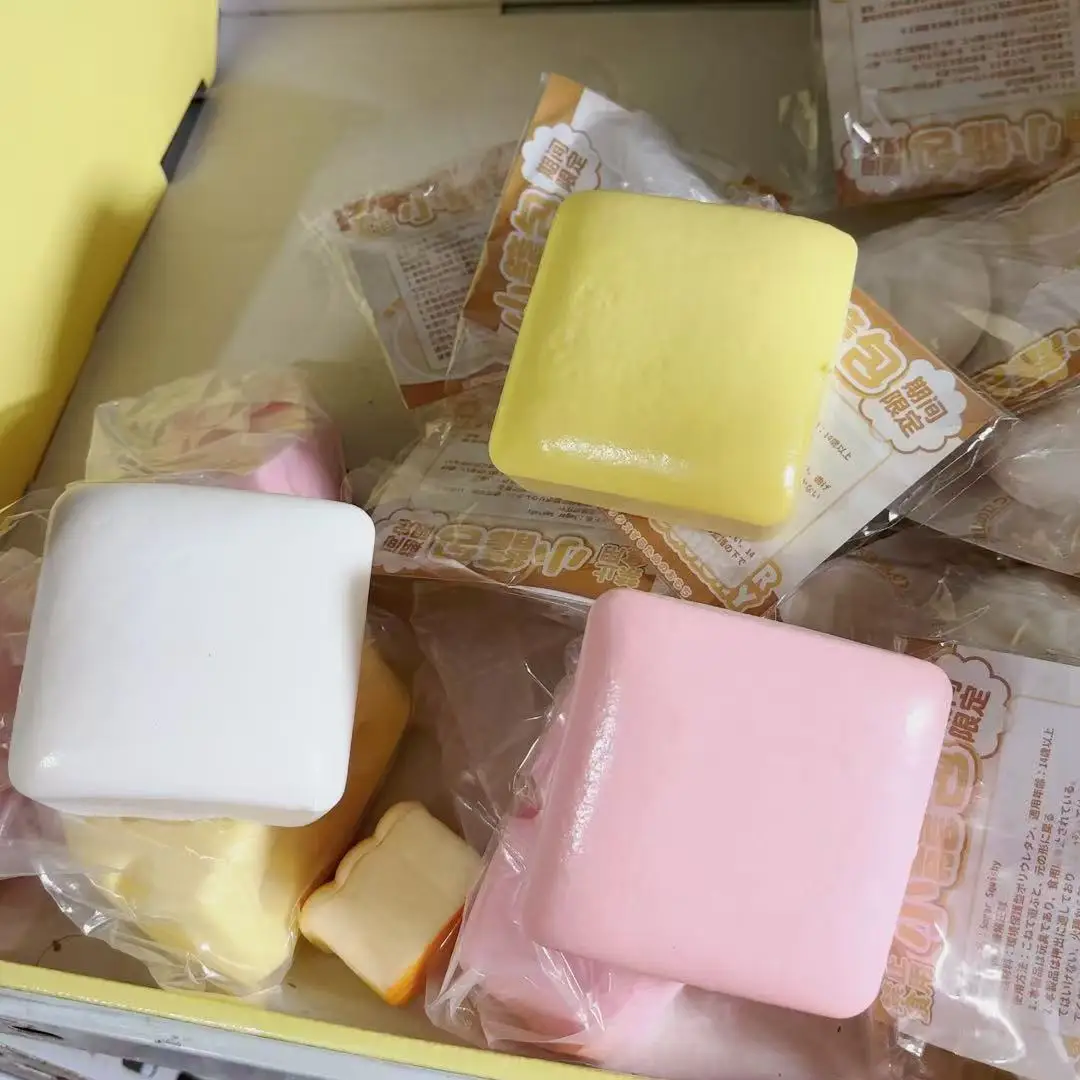 ゆっくりと膨らむスクエア型のスクイーズ玩具、ストレス解消、不安解消、感覚玩具、大人、子供、ADHDの方向けのスクイーズ玩具