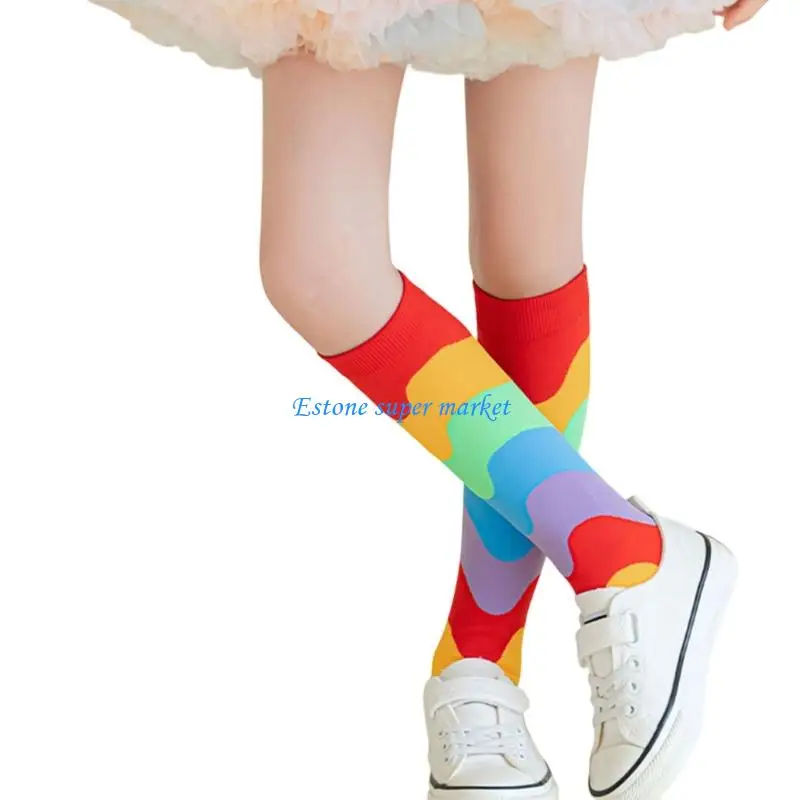 090B زوج من جوارب الأطفال طوال الموسم، جوارب طويلة بنمط مخطط بألوان قوس قزح، مريحة من النايلون المرن للمغامرات اليومية