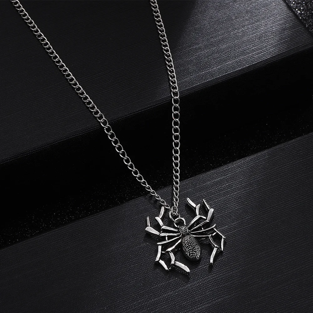 Punk Spider Pendant Necklace for Women Simple Retro Three-dimensional Geometry Insect Shape Necklace Jewelry Accessories 2023