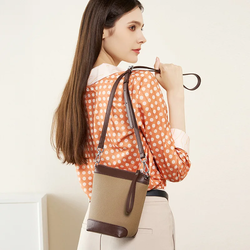 Small Bucket  for 2024 New Niche Design Cowhide Shoulder  Fashion Contrast Color Genuine Leather Women's Bag Crossbody Bag