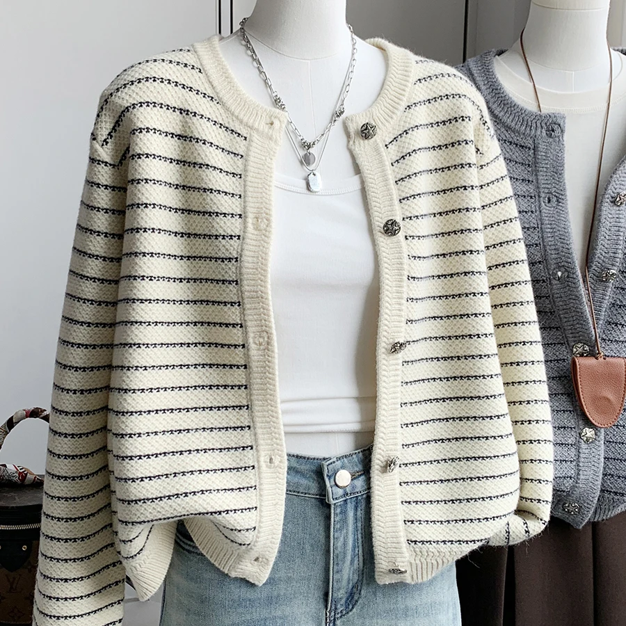 

Женский полосатый вязаный кардиган, осень-зима, свободный свитер во французском стиле с бриллиантами и звездами, пальто, универсальный женский трикотаж