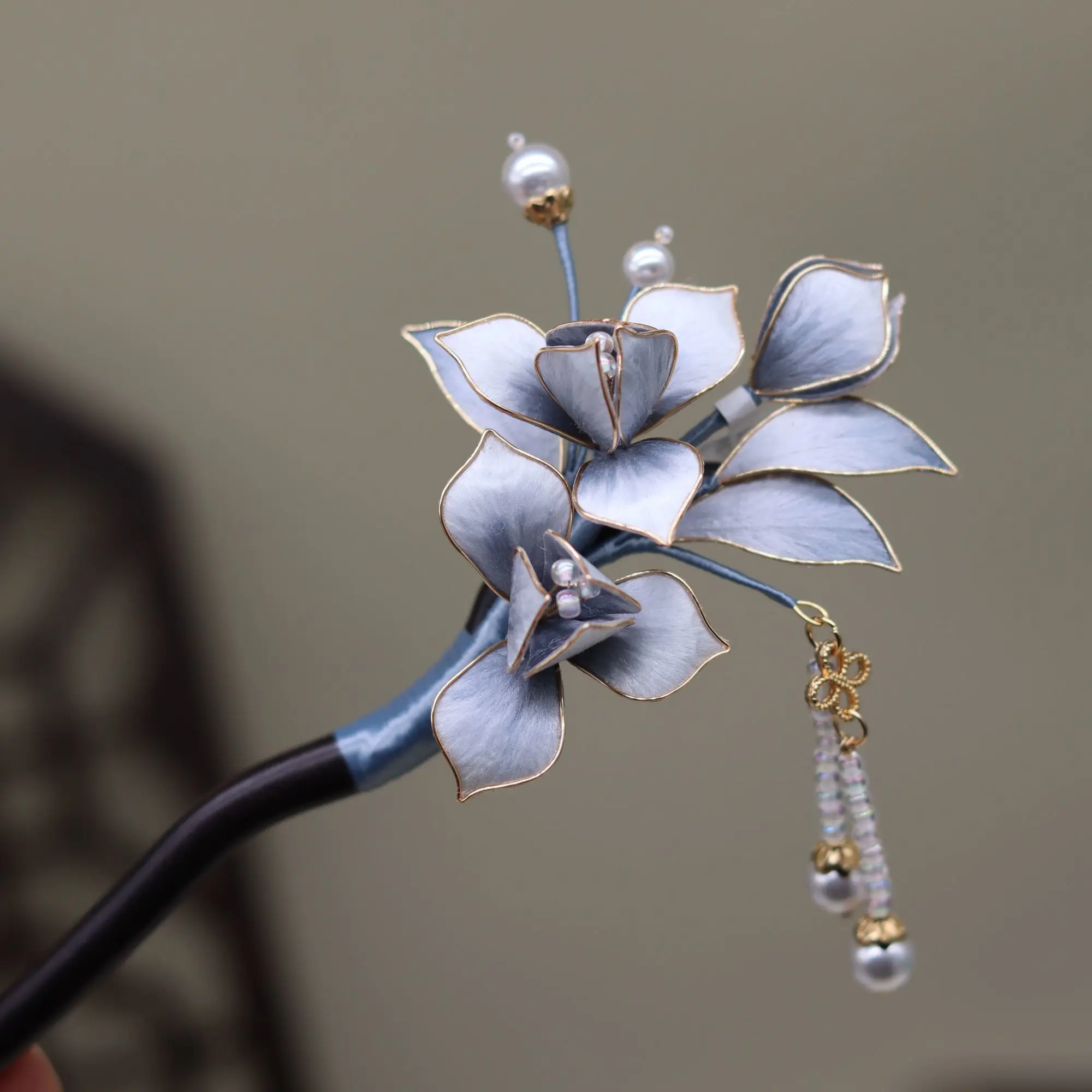 barrette-a-cheveux-en-bois-de-santal-fleur-en-velours-de-soie-filigranee-faite-a-la-main-coiffe-vintage-de-style-chinois-ornement-de-cheveux-artisanal-ich