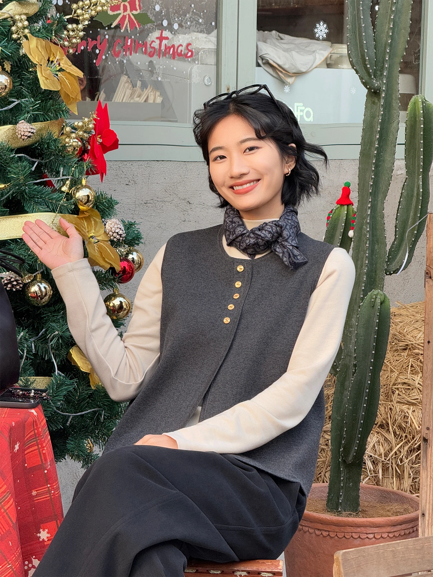 

Жилет женский вязаный из смесовой шерсти Zhou Xiaoya, универсальный, новинка зимы 2025, простой и элегантный, с круглым вырезом, для повседневной носки, для женщин среднего возраста