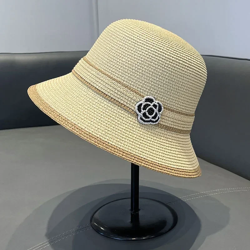 قبعة القش اليابانية الراقية لعام 2025 للنساء لتغطية وجوههم ومنع الأشعة فوق البنفسجية في عطلة الصيف قبعات الشاطئ العصرية