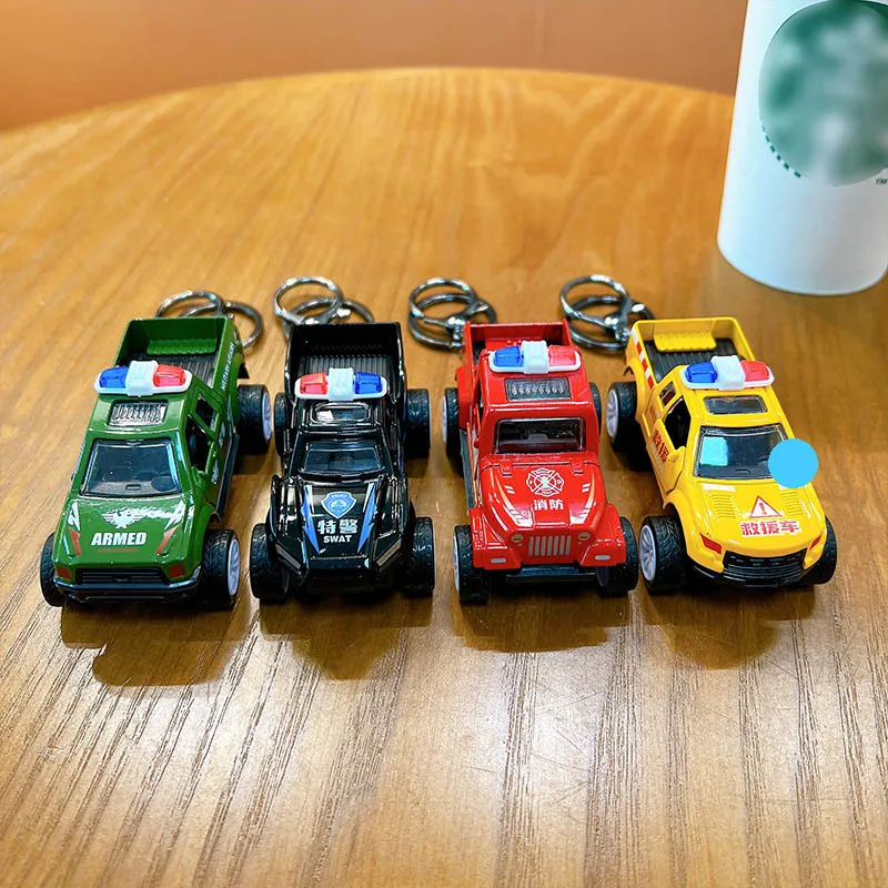 Porte-clés créatif en alliage pour véhicule tout-terrain, pendentif, cadeau exquis, Simulation de moteur de pompier, véhicule de sauvetage, jouet de voiture rétractable