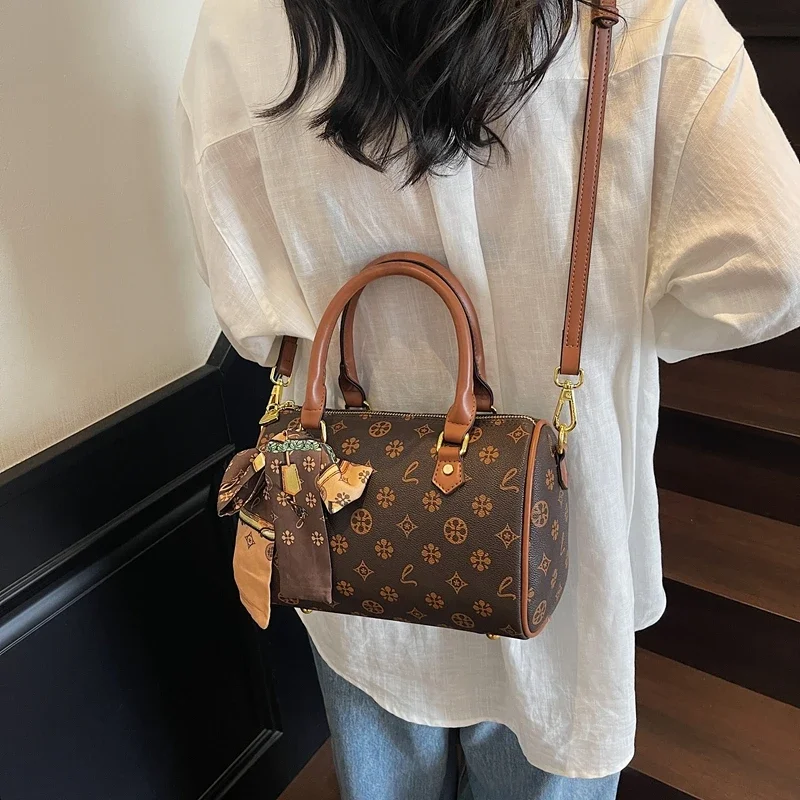 elegant-women-luxury-leather-fashion-shoulder-bag-high-end-designer-tote-handbag-for-urban-daily-commuter-lifestyle-wear