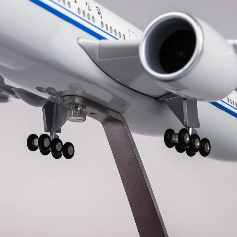 47cm 1/160 Large Scale Air China B777 Resin Diecast Airplane Model with Landing Gear Wheels For Home Display Collection or Gift