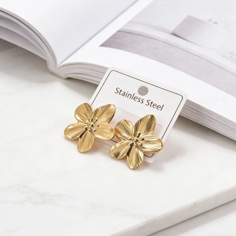 Vintage 18K vergoldete Ohrstecker mit verschiedenen floralen Motiven für den täglichen Gebrauch – Detail 4