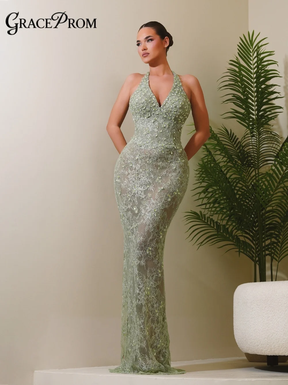 

Stunning Green Floral Lace Evening Gown Fresh Halter V Neck Intricate Beading Sheer Party Dress for Wedding Guests فساتين سهرة
