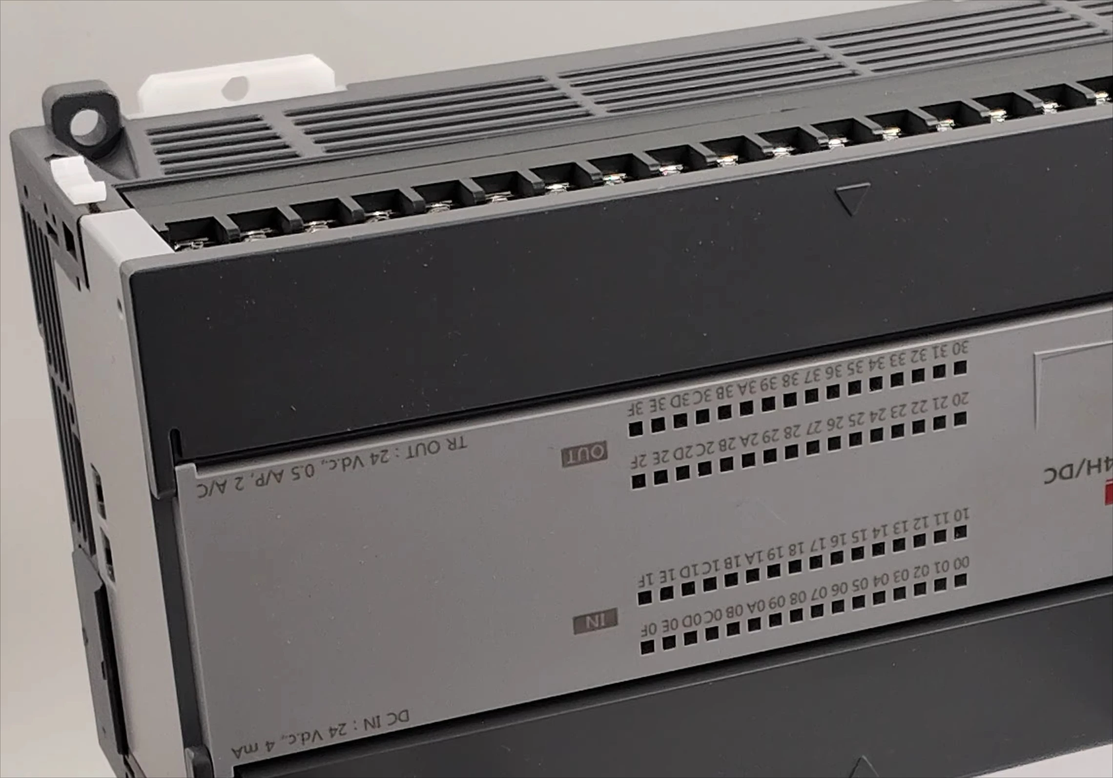 

Original and genuine Korean Electric XGB series PLC main unit XBC-DR64H/DC XBC-DN64H/DC