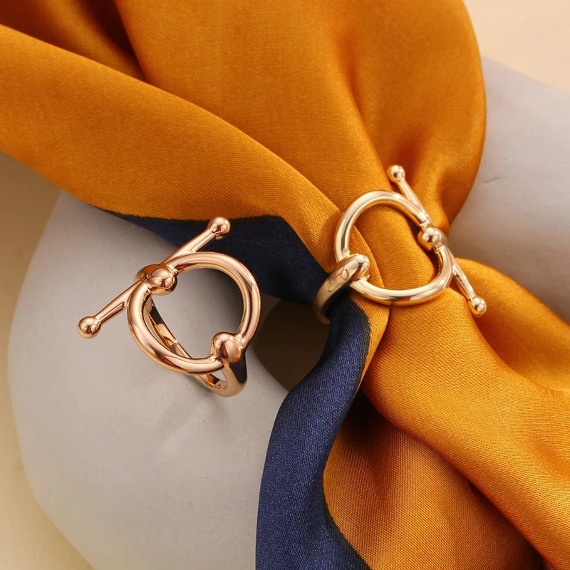 2025 Sciarpa liscia di alta qualità Fibbia Sciarpa di seta Accessori legati con nodi Moda Innovazione Scialli Accessori Sciarpa Anelli