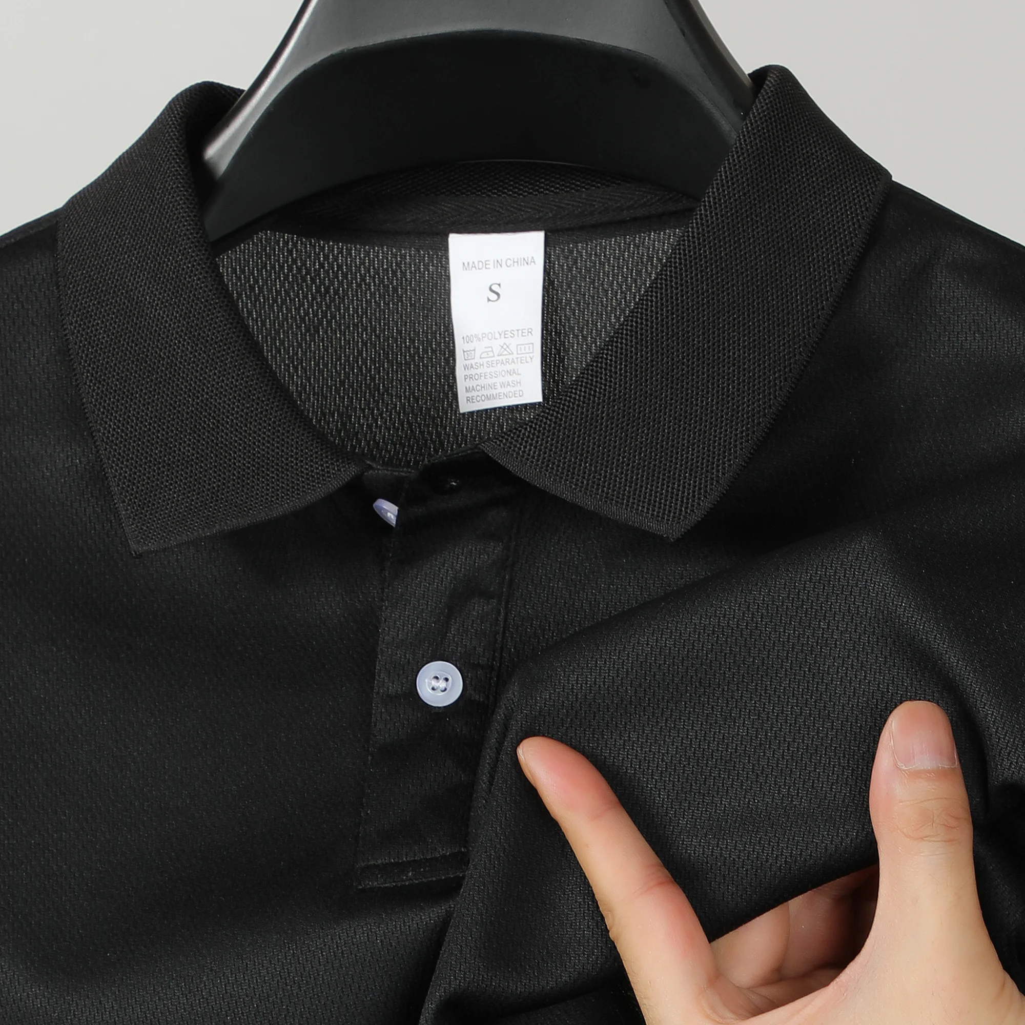 

Летняя мужская однотонная рубашка-поло с коротким рукавом и воротником на пуговицах, повседневная уличная одежда, легкие топы для бега