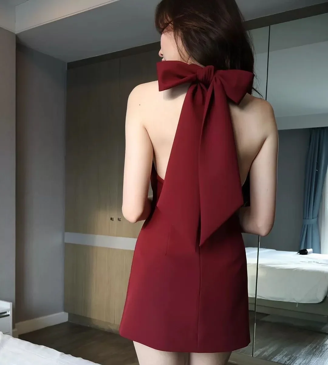 

Women's Fashionable and Elegant Waist Closing Open Back Bow Tie Hanging Neck Dress