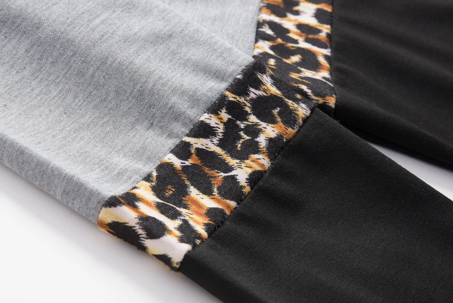 2023 Ladies PINK Letter Print Full Sleeve Hooded Sweatshirt Leopard Print Black Grey Casual Costume New Arrival Cotton Women Top