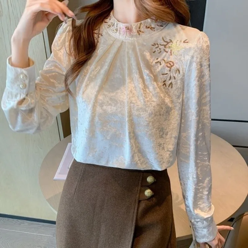 Top da donna per giovani eleganti e chic in velluto ricamato, semplici, economici, eleganti, belli in promozioni, camicia e camicetta da donna giovanile