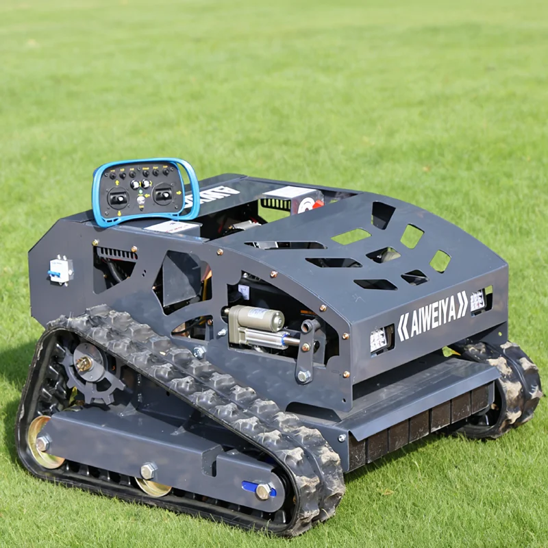 

Индивидуально настраиваемая гусеничная машина для удаления сорняков с дистанционным управлением, предназначенная для сельскохозяйственных работ по кошению и прополке.