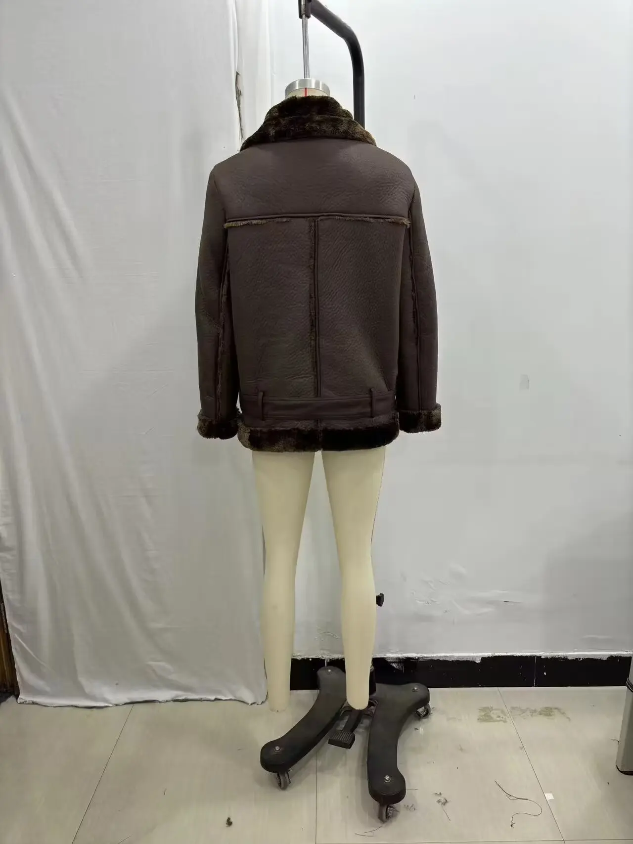 Europejska i amerykańska zimowa ciepła kurtka/płaszcz z imitacji skóry, dwustronna, damska, modna, uniwersalna, z klapami.