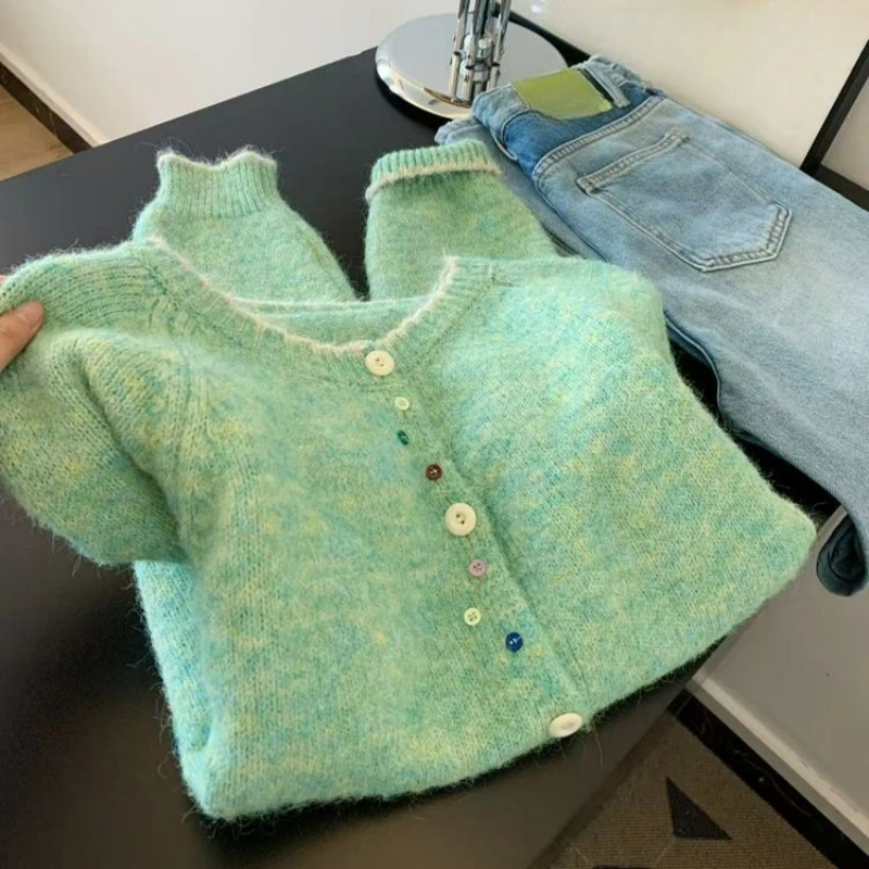 

Красочные пуговицы, зеленый вязаный кардиган с круглым вырезом и длинными рукавами, свитер, пальто, женское пальто 2026, новый стиль, миниатюрная верхняя одежда, ранняя осень