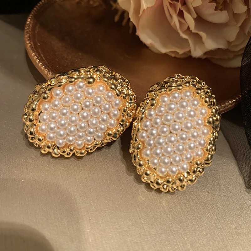 charming design chic Vintage Pearl Stud Earrings with Beaded Frame for Women Classic jewelry